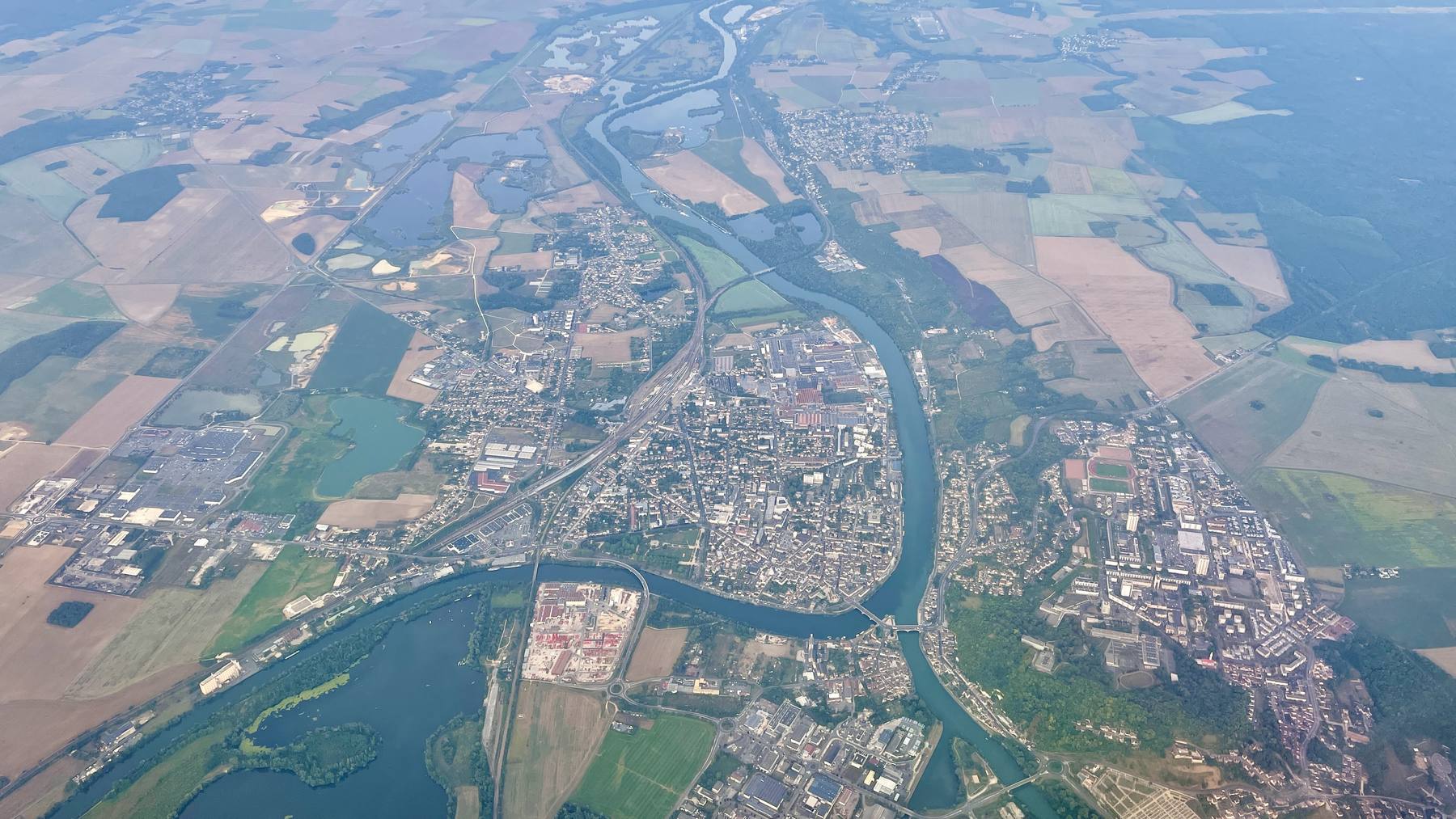 Vue aérienne de la confluence de la Seine et de l’Yonne à Montereau-Fault-Yonne